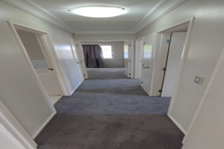 Photo of property in 4 Ballial Place, West Harbour, Auckland, 0618