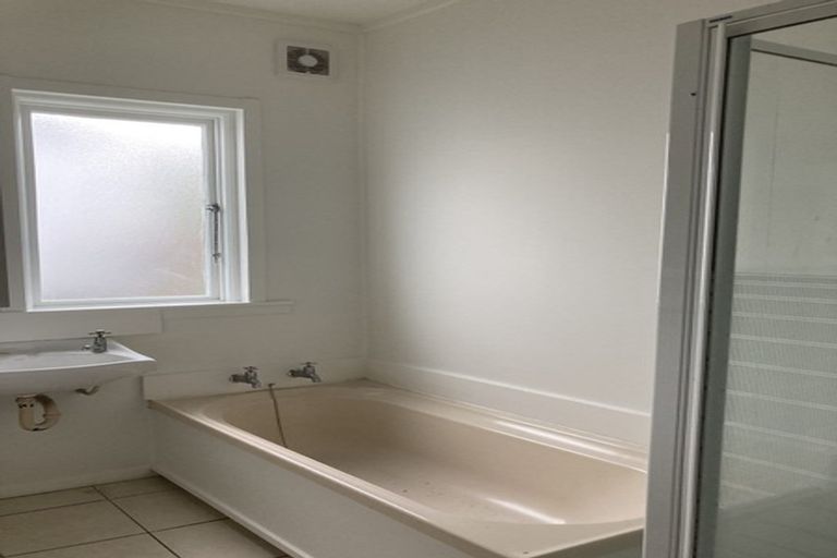 Photo of property in 88 Freyberg Street, Lyall Bay, Wellington, 6022