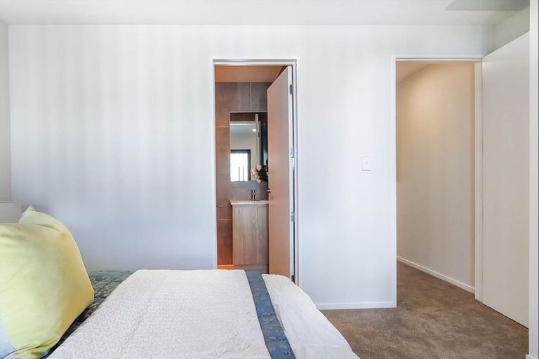 Photo of property in 7 Ngaru Way, Orewa, 0931