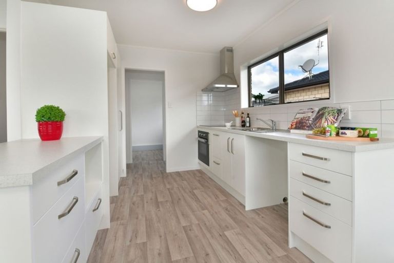 Photo of property in 2/26 Hatton Road, Orewa, 0931