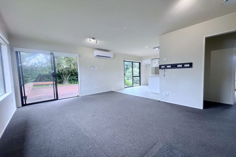 Photo of property in 2/123 Lynn Road, Bayview, Auckland, 0629