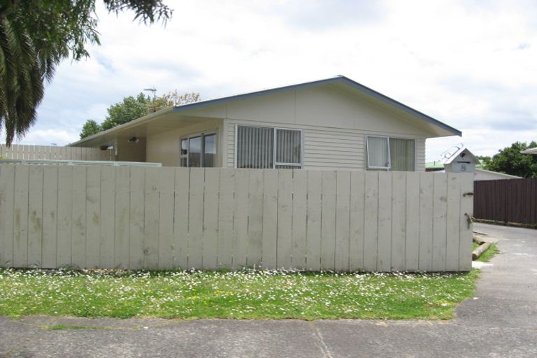 Photo of property in 8 Kemble Close, Mangere, Auckland, 2022