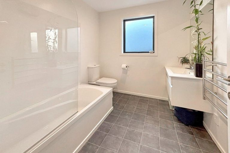 Photo of property in 16 Smitham Drive, Cromwell, 9310