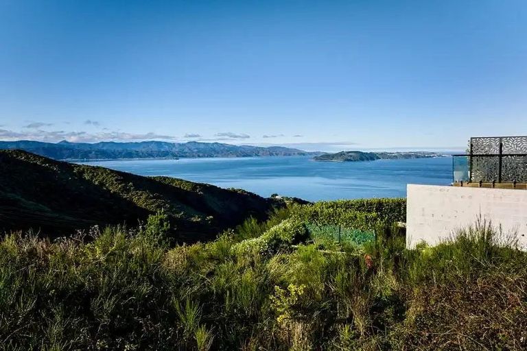 Photo of property in 33 Grumman Lane, Newlands, Wellington, 6037