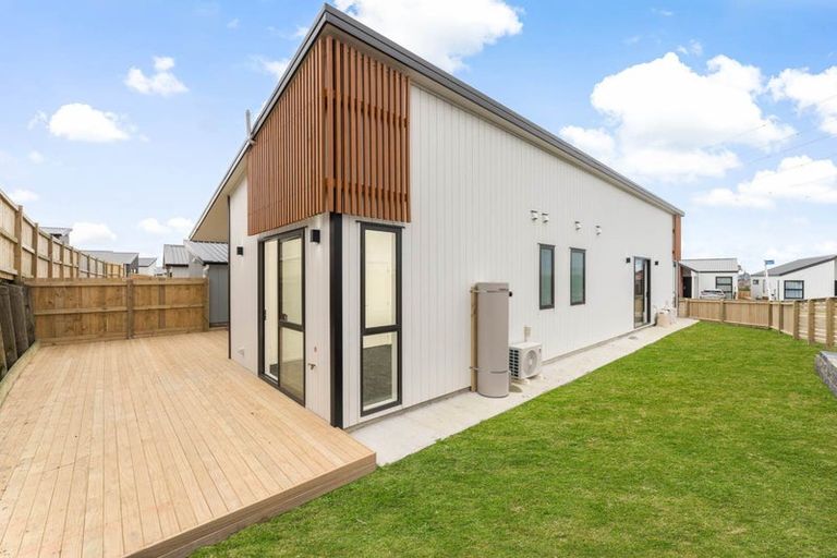 Photo of property in 32 Puhikawa Street, Massey, 0614