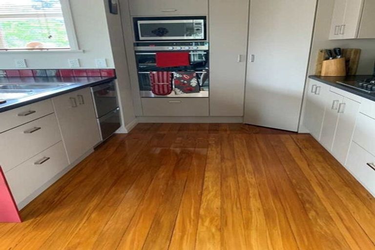 Photo of property in 2/10 Neil Avenue, Te Atatu Peninsula, Auckland, 0610