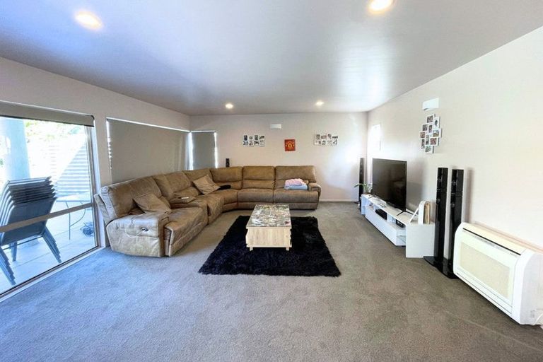 Photo of property in 126 Wiseley Road, West Harbour, Auckland, 0618