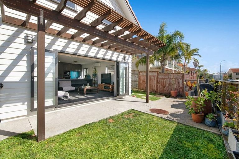 Photo of property in 7a Parkwood Crescent, Gulf Harbour, Whangaparaoa, 0930