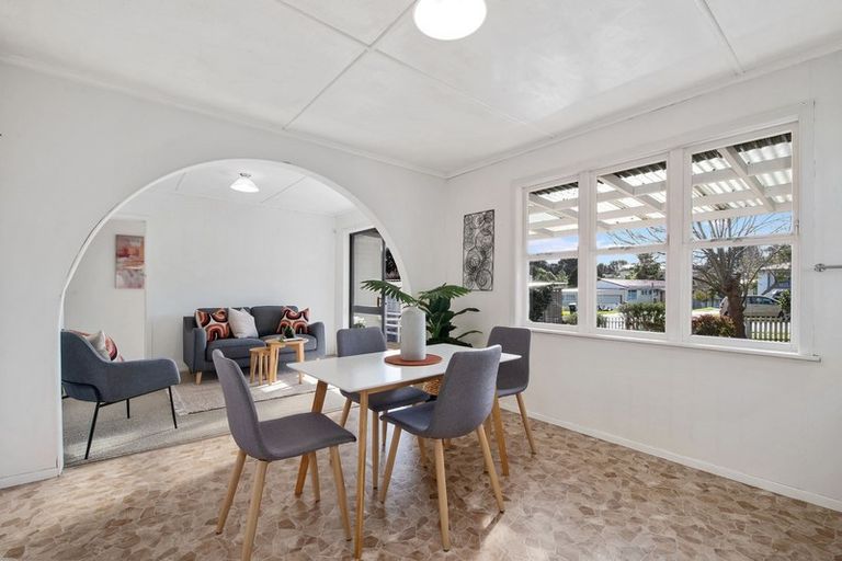 Photo of property in 1/28 Neal Avenue, Glenfield, Auckland, 0629