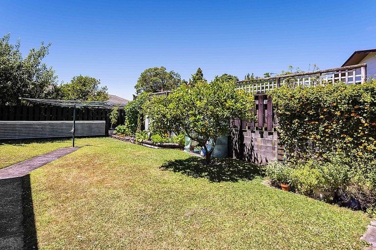 Photo of property in 39 Awanui Street, Merrilands, New Plymouth, 4312