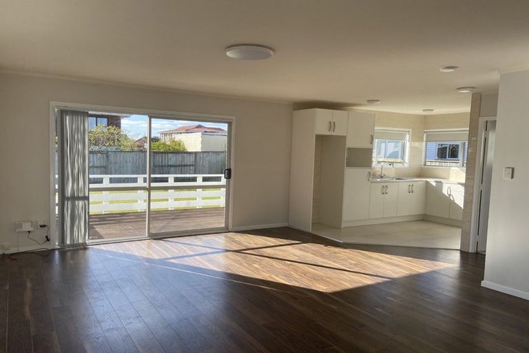 Photo of property in 2/47 Moire Road, Massey, Auckland, 0614