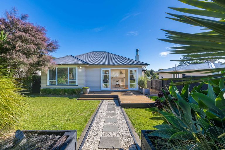 Photo of property in 36 Fairmount Road, Titirangi, Auckland, 0604