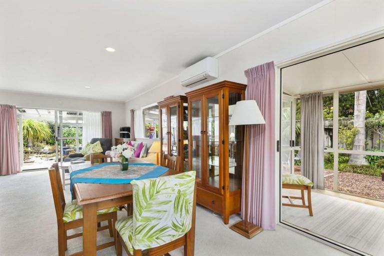 Photo of property in 33 Settlers Grove, Orewa, 0931