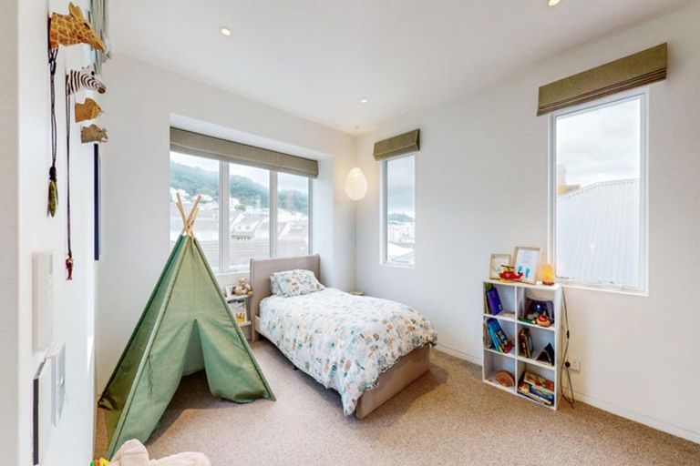 Photo of property in 57 Roxburgh Street, Mount Victoria, Wellington, 6011