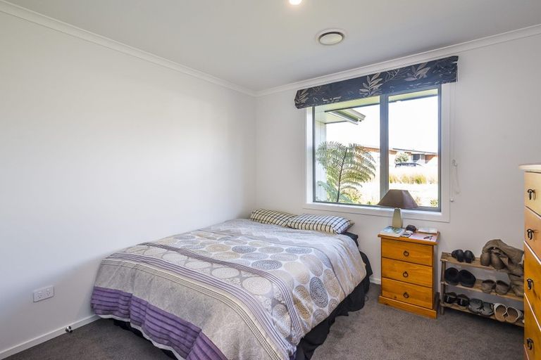 Photo of property in 2 Lamont Place, Waikanae, 5036