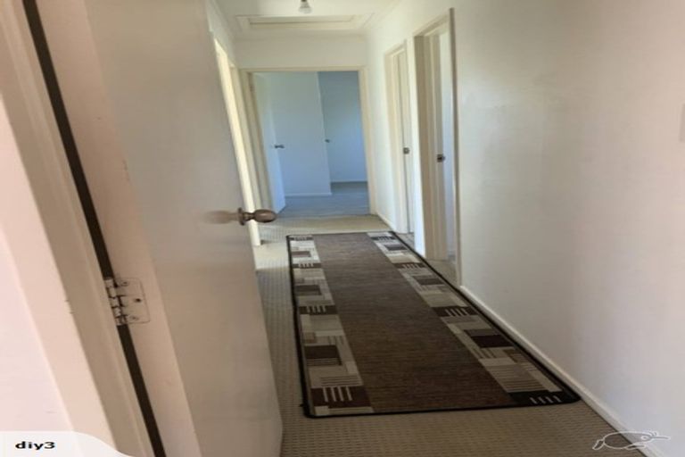 Photo of property in 5 Hinerau Street, Henderson, Auckland, 0612