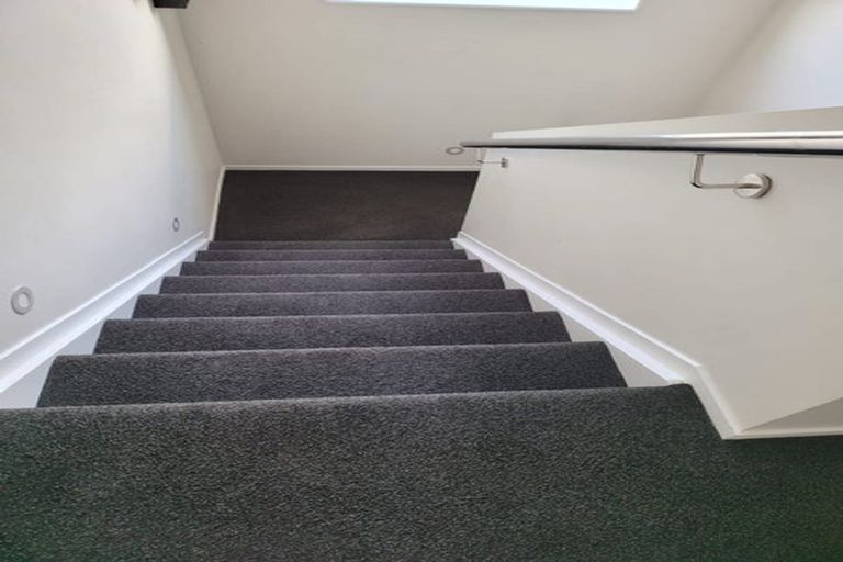 Photo of property in 4 Kirikiri Drive, Papakura, 2110