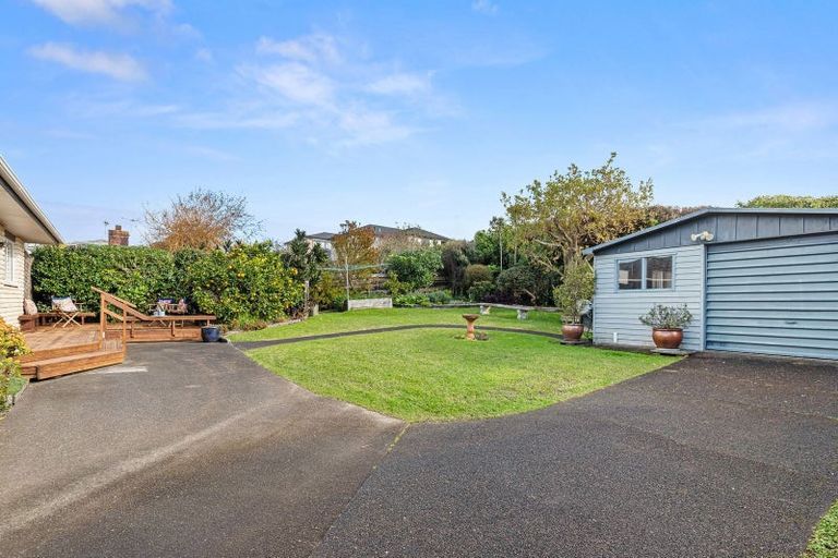 Photo of property in 98 Hebron Road, Waiake, Auckland, 0630