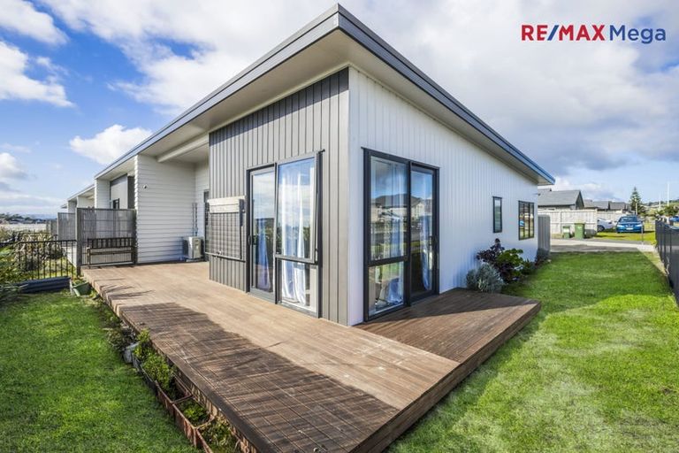 Photo of property in 31 Tuuhura Road, Pukekohe, 2120