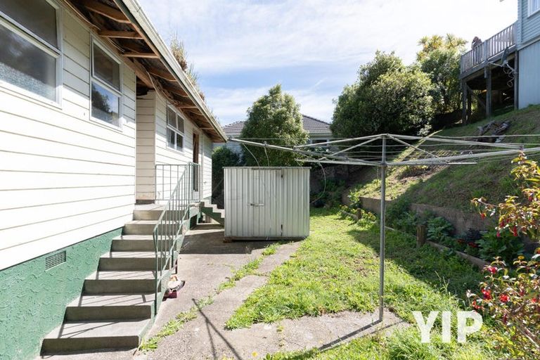 Photo of property in 114a Newlands Road, Newlands, Wellington, 6037