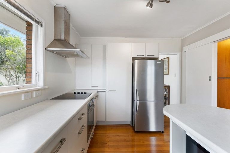 Photo of property in 2/5 Evelyn Place, Hillcrest, Auckland, 0627