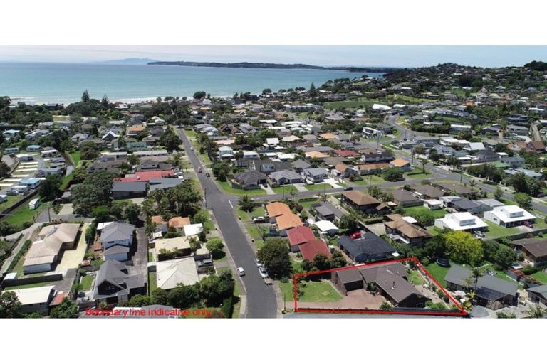 Photo of property in 32 Walton Street, Red Beach, 0932