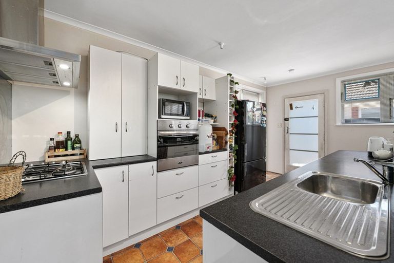 Photo of property in 73 Wai-iti Crescent, Woburn, Lower Hutt, 5010