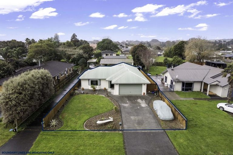 Photo of property in 1 Coolen Place, Tuakau, 2121