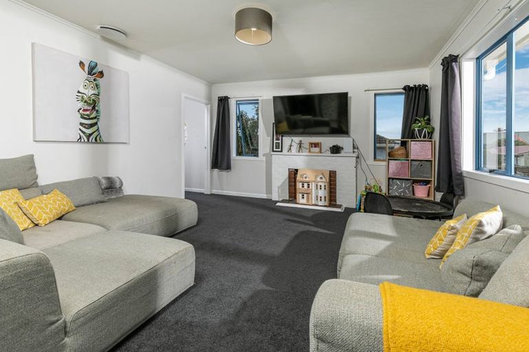 Photo of property in 17 Garelja Road, Henderson, Auckland, 0612