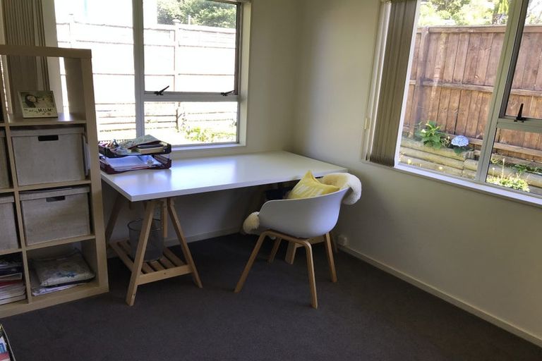 Photo of property in 1 Remus Place, Totara Vale, Auckland, 0629