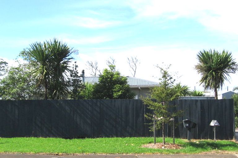 Photo of property in 42a Riserra Drive, Ranui, Auckland, 0612