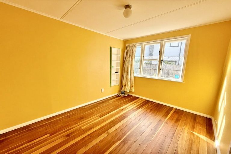 Photo of property in 5 Johnston Grove, Taita, Lower Hutt, 5011