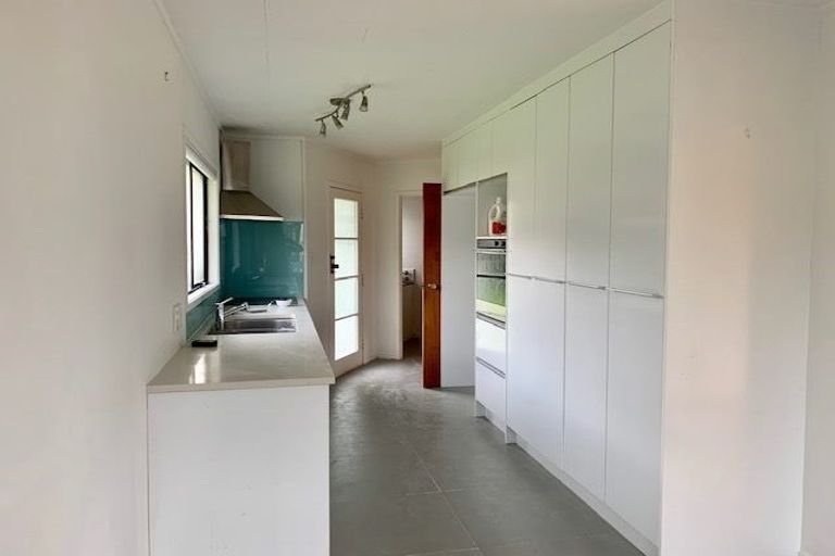 Photo of property in 11 Santiago Crescent, Unsworth Heights, Auckland, 0632