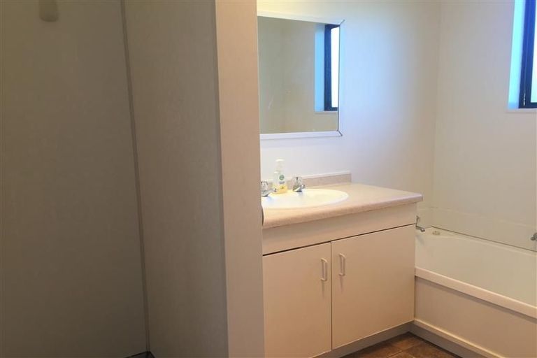Photo of property in 2 West Lynn Road, Titirangi, Auckland, 0604