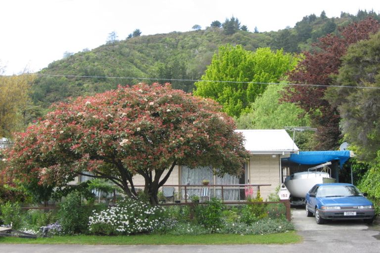 Photo of property in 152 Waikawa Road, Picton, 7220