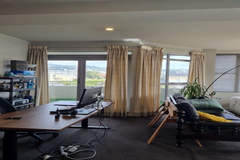 Photo of property in Grandstand Apartments, 80u8 Kent Terrace, Mount Victoria, Wellington, 6011