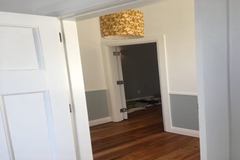 Photo of property in 232 Sutherland Road, Lyall Bay, Wellington, 6022