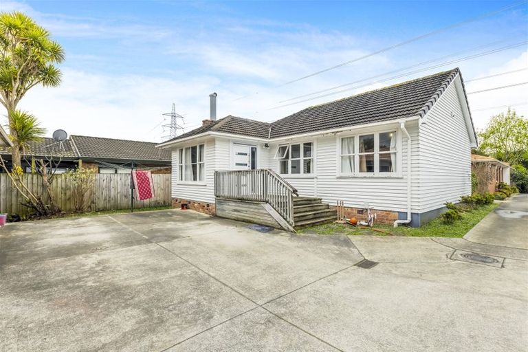 Photo of property in 92 Portage Road, New Lynn, Auckland, 0600