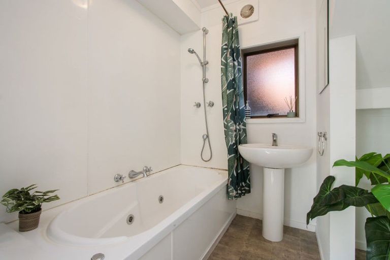 Photo of property in 2 Margaret Drive, Omokoroa, 3114