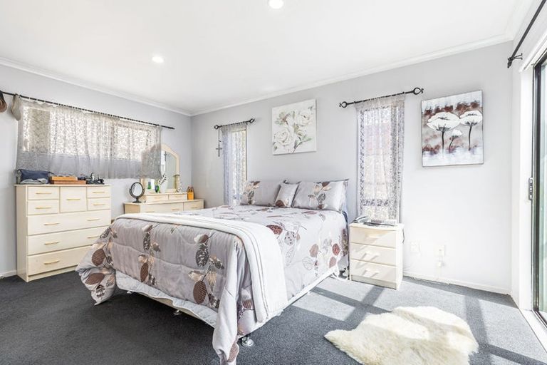 Photo of property in 52 Hewlett Road, Massey, Auckland, 0614