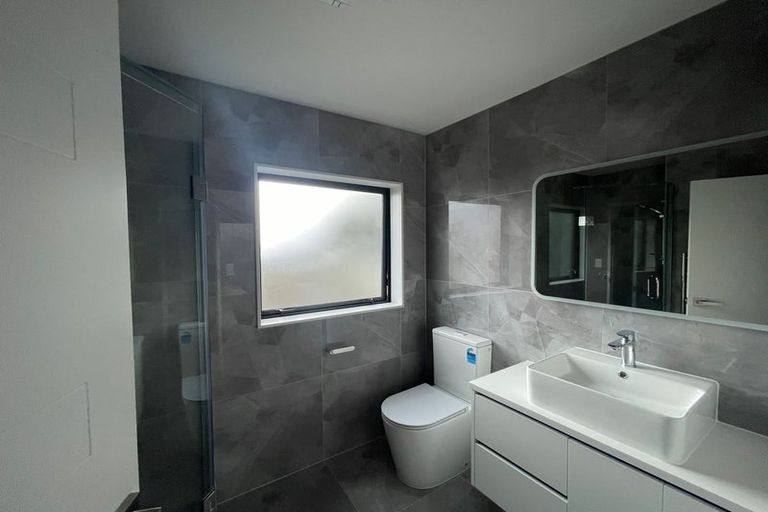 Photo of property in 8d Minaret Drive, Bucklands Beach, Auckland, 2014