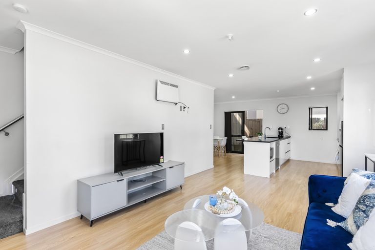 Photo of property in 1 Kendall Court, Wattle Downs, Auckland, 2103