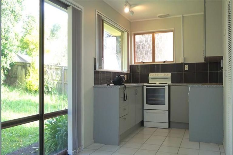 Photo of property in 3/38 Ballater Place, Highland Park, Auckland, 2010