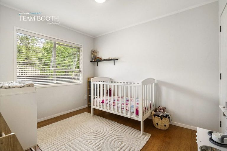 Photo of property in 3a/2 Kirrie Avenue, Te Atatu South, Auckland, 0610