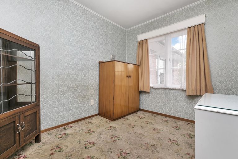 Photo of property in 126 Hutchinson Avenue, New Lynn, Auckland, 0600