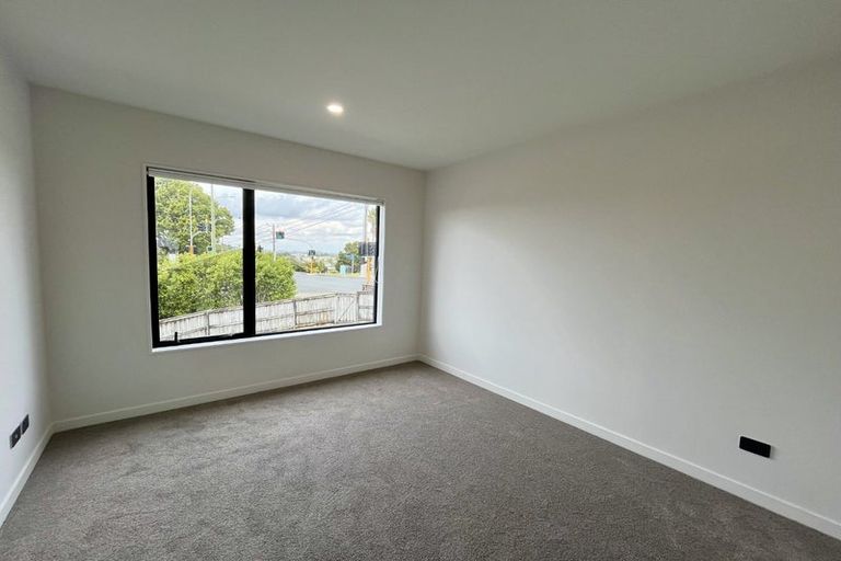 Photo of property in 98b Royal Road, Massey, Auckland, 0614