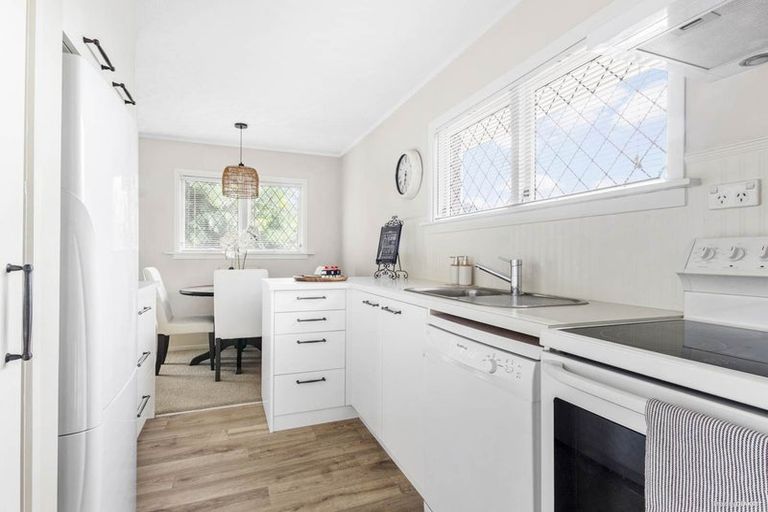 Photo of property in 4 Libra Street, Glen Eden, Auckland, 0602