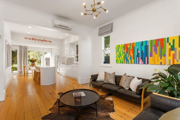 Photo of property in 54 Fendalton Road, Fendalton, Christchurch, 8014