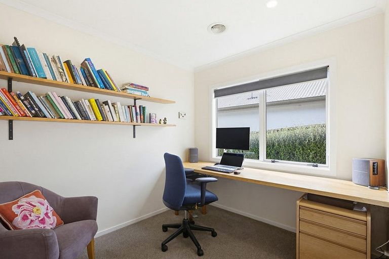 Photo of property in 3 Greenstone Place, Aotea, Porirua, 5024