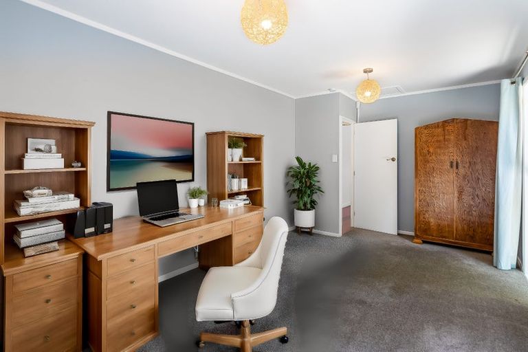 Photo of property in 44 Hollywood Avenue, Titirangi, Auckland, 0604